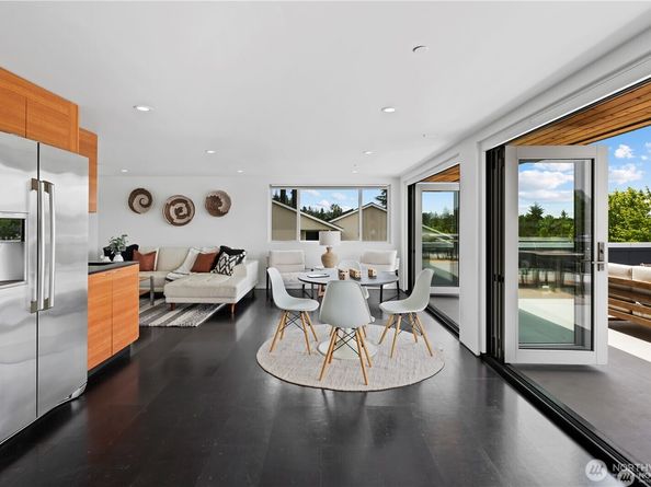 6304 Lakeview Drive, Kirkland WA 98033