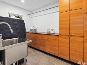 6304 Lakeview Drive, Kirkland WA 98033