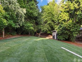 6304 Lakeview Drive, Kirkland WA 98033