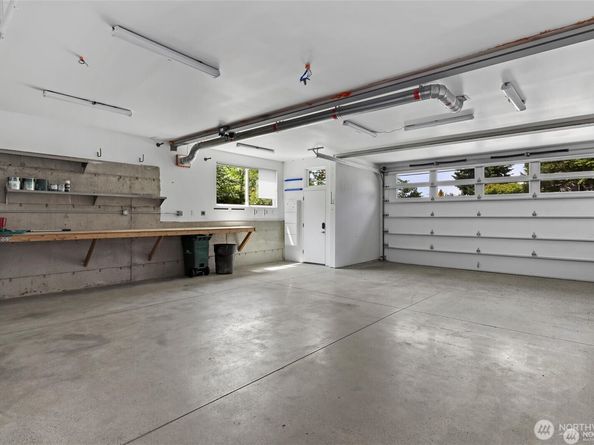 6304 Lakeview Drive, Kirkland WA 98033