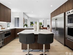 6304 Lakeview Drive, Kirkland WA 98033
