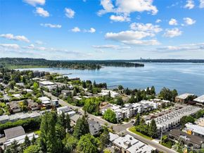 6304 Lakeview Drive, Kirkland WA 98033