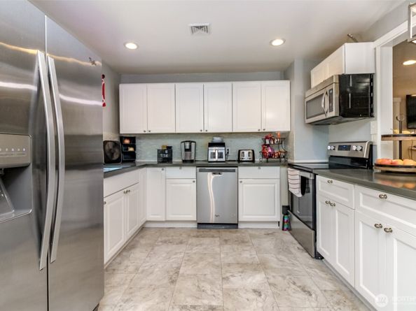 17917 116th Avenue SE, Renton WA 98058