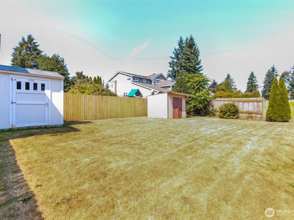 17917 116th Avenue SE, Renton WA 98058