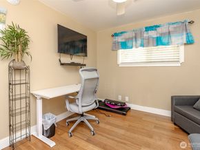 17917 116th Avenue SE, Renton WA 98058