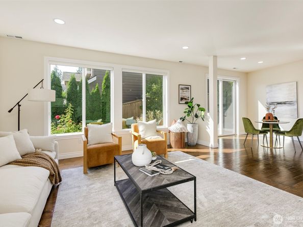 21599 SE 2nd Street, Sammamish WA 98074