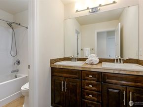 21599 SE 2nd Street, Sammamish WA 98074