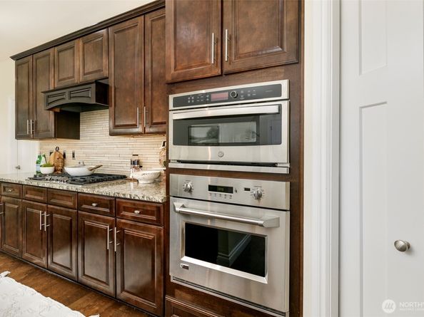 21599 SE 2nd Street, Sammamish WA 98074