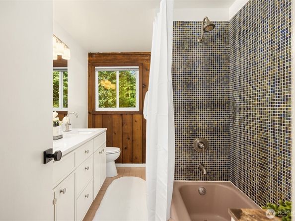 5836 Battle Point Drive NE, Bainbridge Island WA 98110