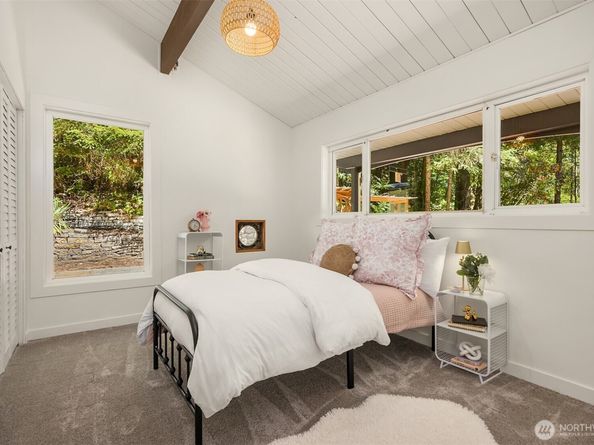 5836 Battle Point Drive NE, Bainbridge Island WA 98110