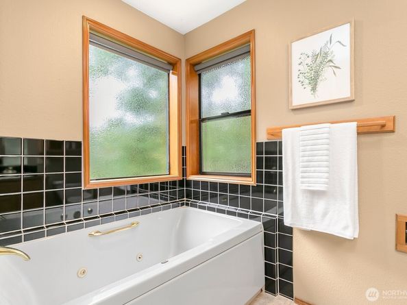 4332 SW Dash Point Road, Federal Way WA 98023