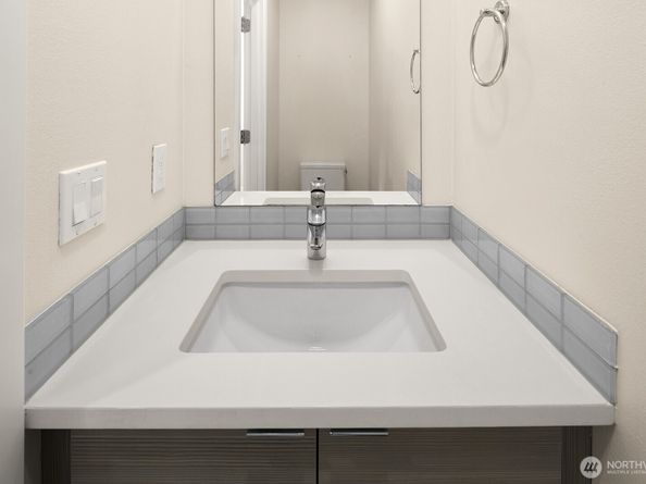 6400 28th Avenue NW, Seattle WA 98107