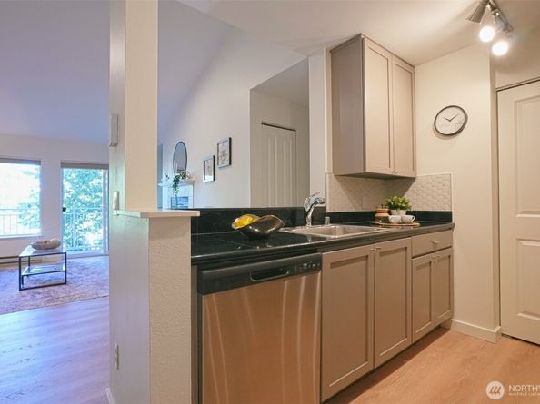 12303 Harbour Pointe Boulevard AA303, Mukilteo WA 98275