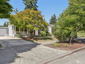 9215 30th Ave SW, Seattle WA 98126