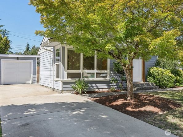 9215 30th Ave SW, Seattle WA 98126