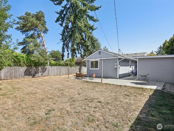 9215 30th Ave SW, Seattle WA 98126