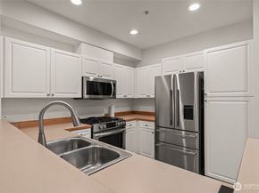 12530 Admiralty Way D102, Everett WA 98204
