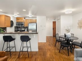 512 10th Avenue E 3, Seattle WA 98102