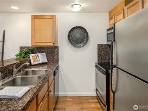 512 10th Avenue E 3, Seattle WA 98102