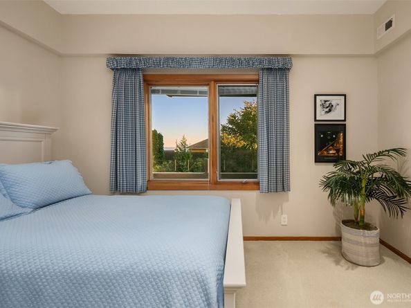 2337 NW 194th Place, Shoreline WA 98177