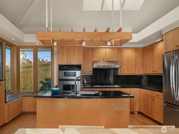 2337 NW 194th Place, Shoreline WA 98177