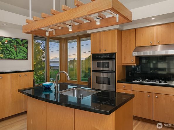 2337 NW 194th Place, Shoreline WA 98177