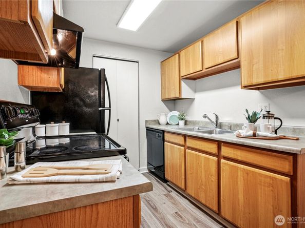 16817 Larch Way D207, Lynnwood WA 98037