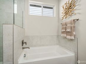 3977 McCormick Village Drive, Bremerton WA 98312
