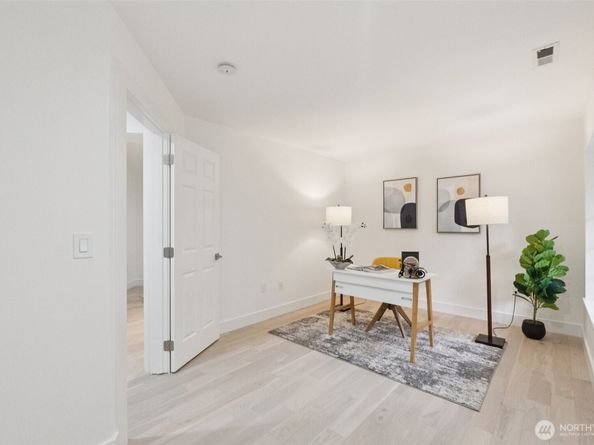 18669 NE 55th Way, Redmond WA 98052
