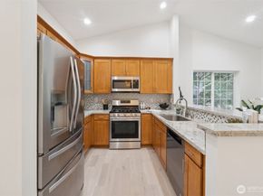 18669 NE 55th Way, Redmond WA 98052