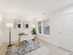 18669 NE 55th Way, Redmond WA 98052