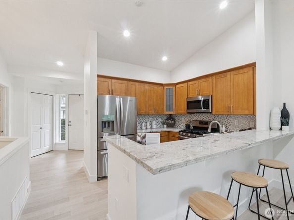 18669 NE 55th Way, Redmond WA 98052