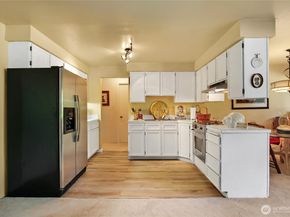 11186 Blue Pond Place NE, Bainbridge Island WA 98110