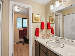 11186 Blue Pond Place NE, Bainbridge Island WA 98110