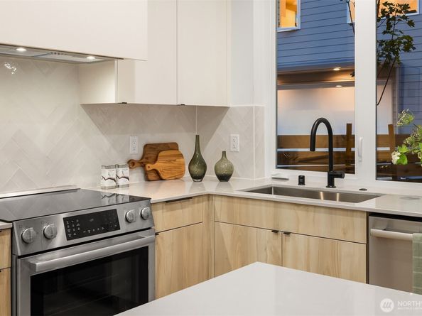 2651 41st Avenue SW, Seattle WA 98116