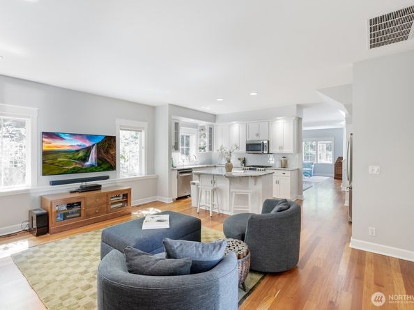 737 Village Circle NW, Bainbridge Island WA 98110