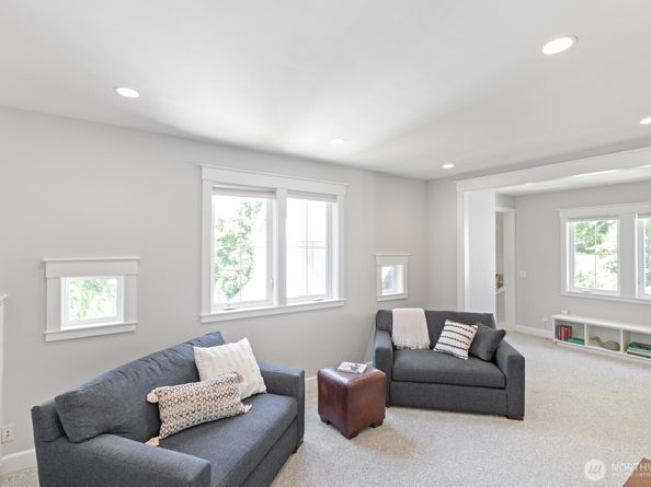 737 Village Circle NW, Bainbridge Island WA 98110