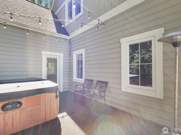 737 Village Circle NW, Bainbridge Island WA 98110