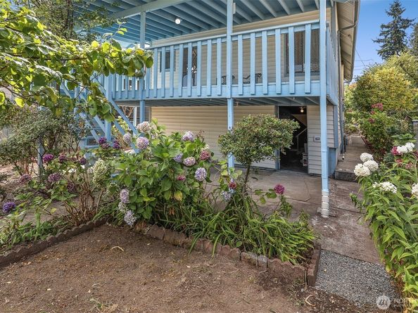4022 Woodland Park Avenue N, Seattle WA 98103