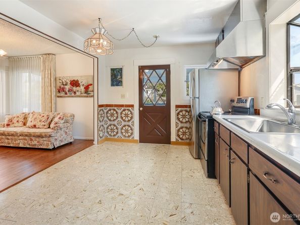 4022 Woodland Park Avenue N, Seattle WA 98103