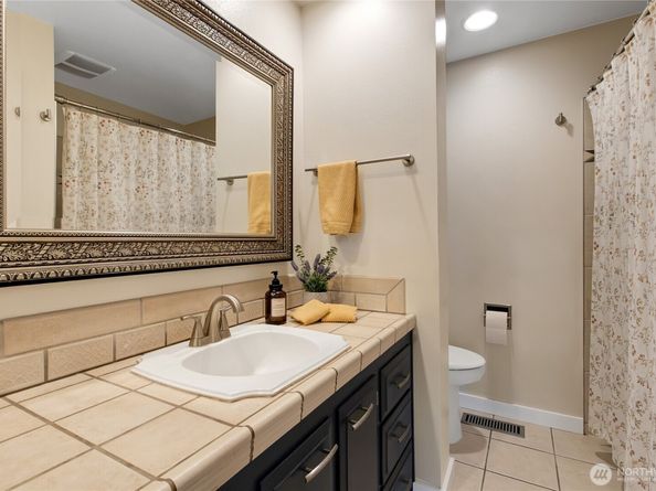 2231 S 291st Street, Federal Way WA 98003