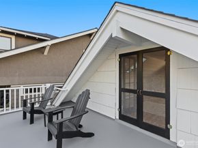2553 5th Avenue N, Seattle WA 98109