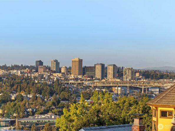 2553 5th Avenue N, Seattle WA 98109