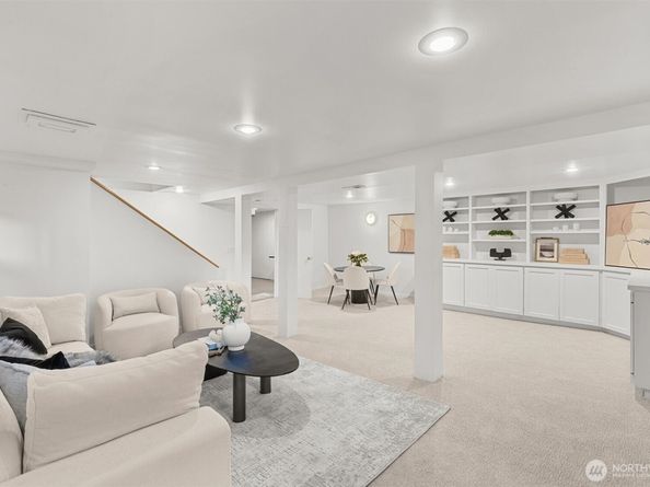 2553 5th Avenue N, Seattle WA 98109