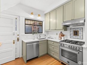 2553 5th Avenue N, Seattle WA 98109