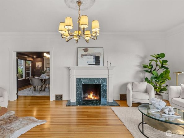 2553 5th Avenue N, Seattle WA 98109