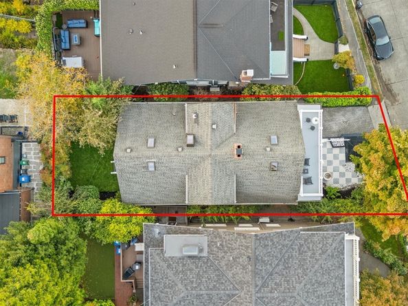 2553 5th Avenue N, Seattle WA 98109