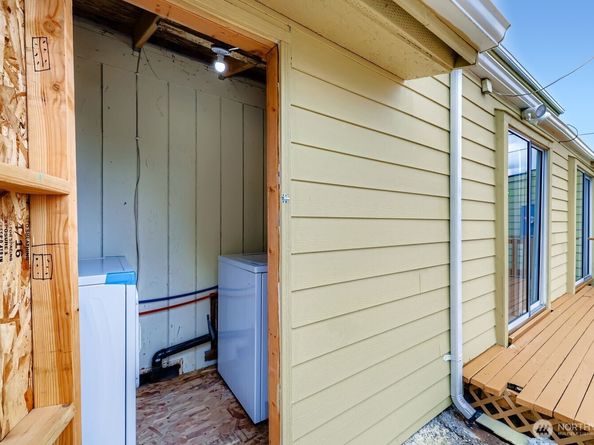 2414 S 121st Place, Seattle WA 98168
