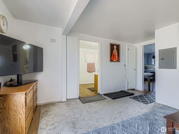 2414 S 121st Place, Seattle WA 98168