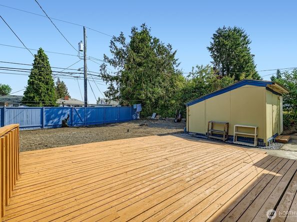 2414 S 121st Place, Seattle WA 98168